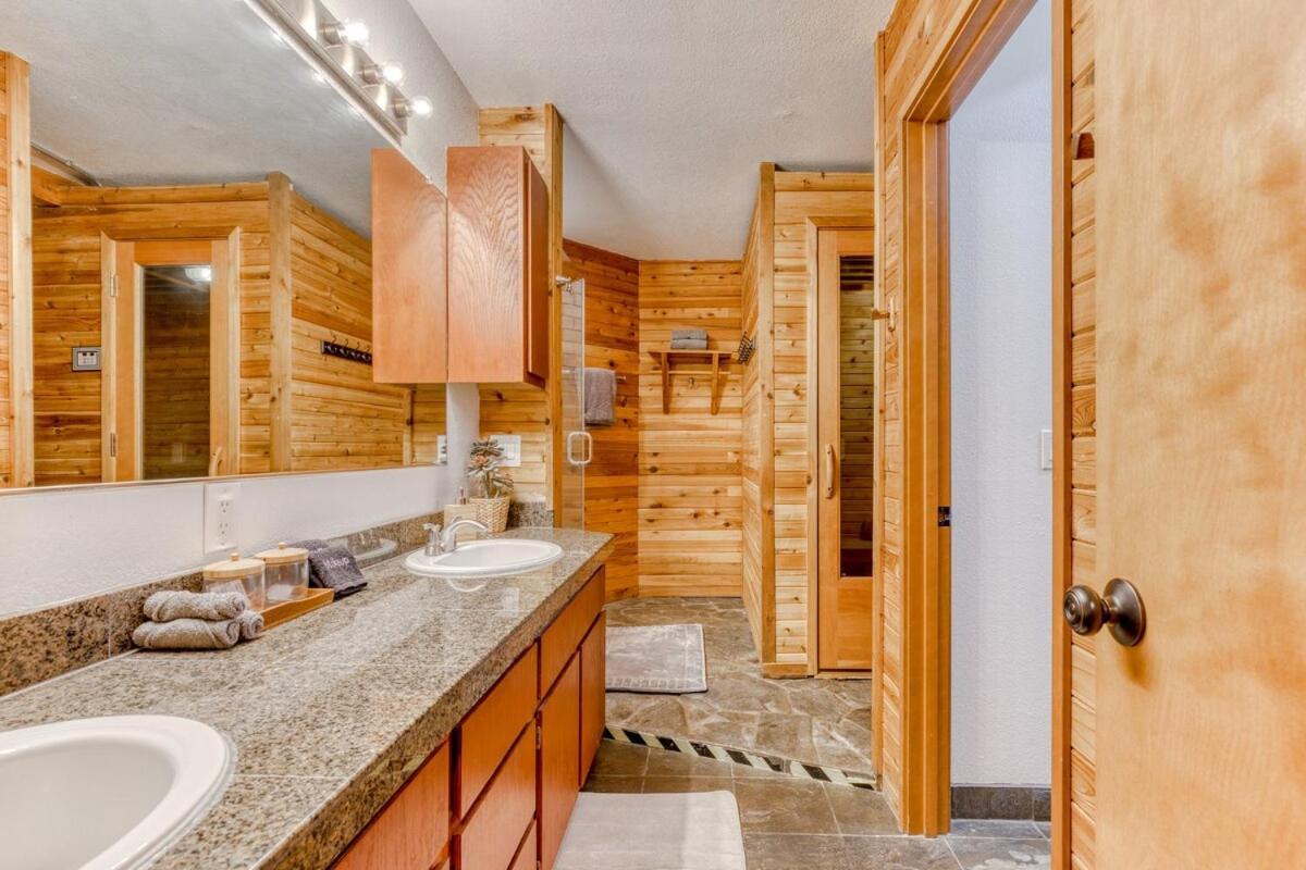 Great Blue Lodge - Spacious Ski Lodge, Hot Tub, Sauna, Game Room & More Government Camp Luaran gambar