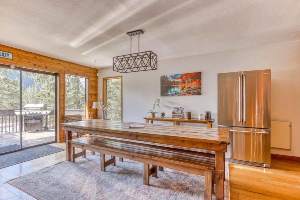Great Blue Lodge - Spacious Ski Lodge, Hot Tub, Sauna, Game Room & More Government Camp Luaran gambar