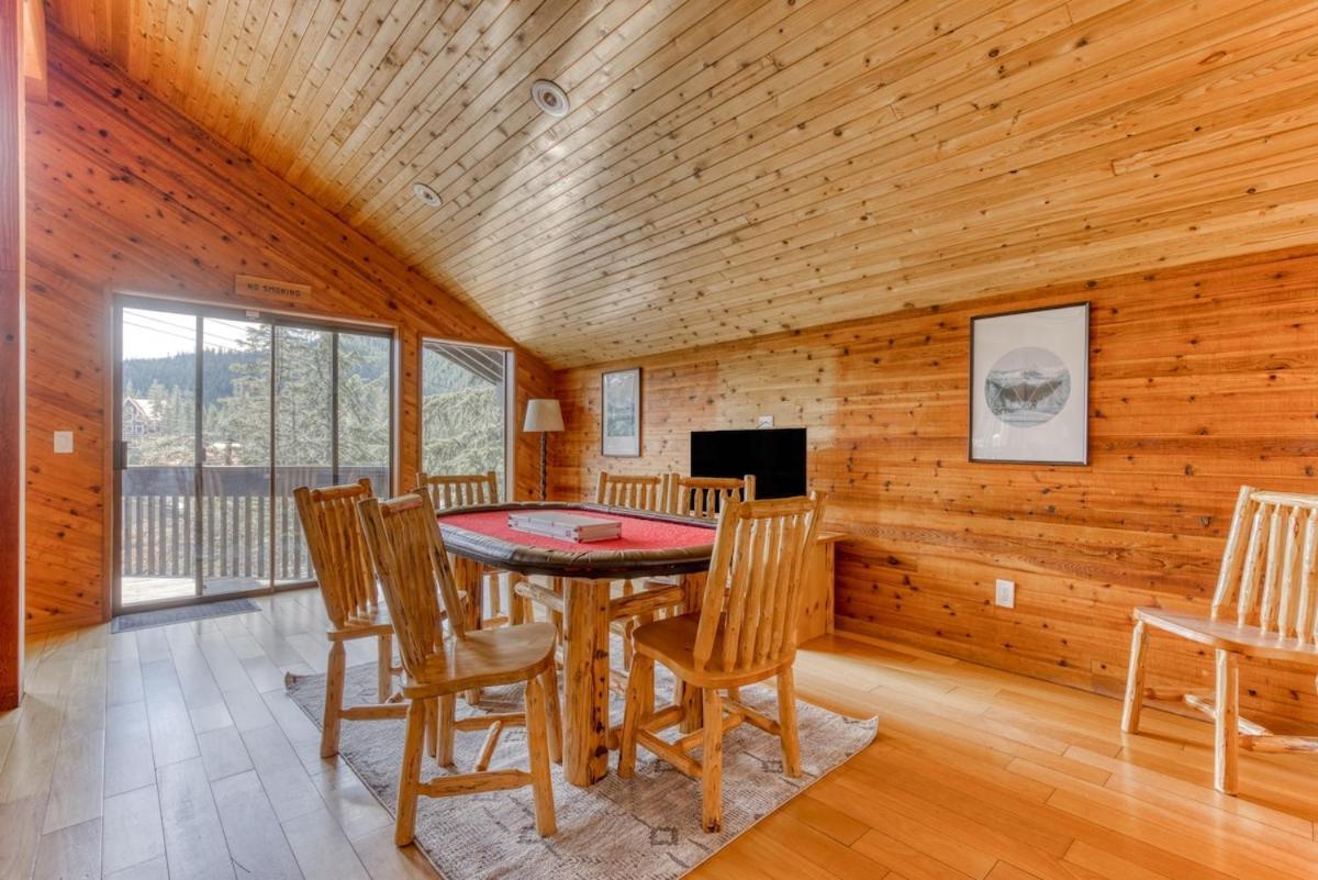 Great Blue Lodge - Spacious Ski Lodge, Hot Tub, Sauna, Game Room & More Government Camp Luaran gambar