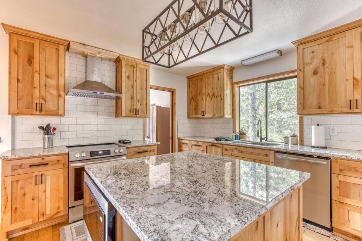 Great Blue Lodge - Spacious Ski Lodge, Hot Tub, Sauna, Game Room & More Government Camp Luaran gambar